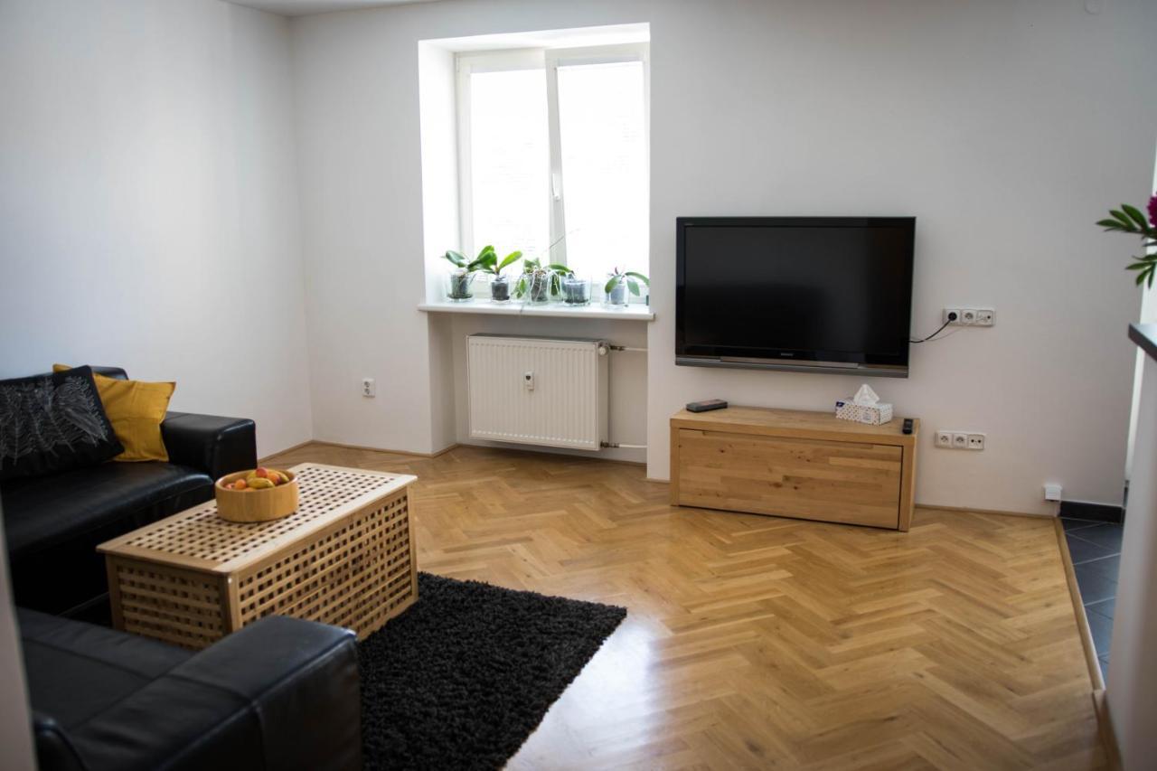 Poruba Street View Apartment
